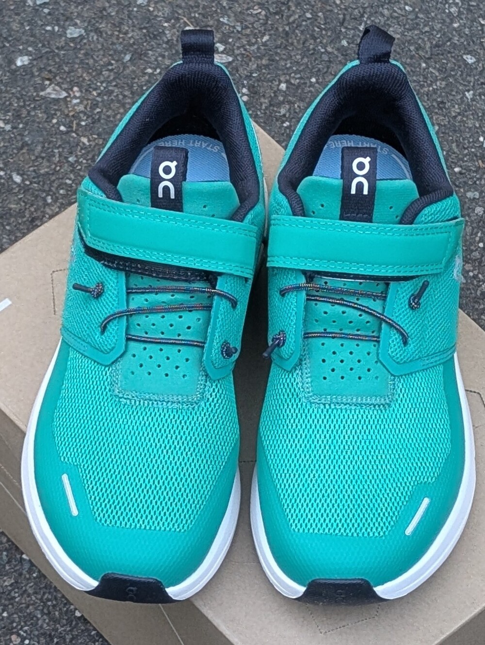 On Running Cloud Play Kids (NEW) Sneakers